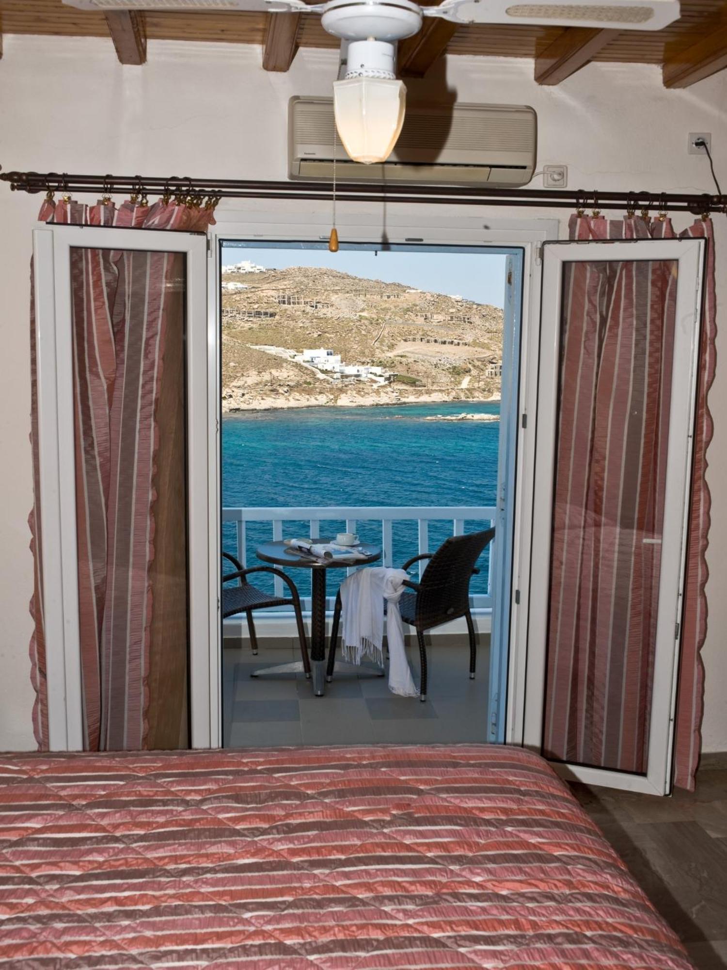 Vana Holidays Ornos  Rum bild
