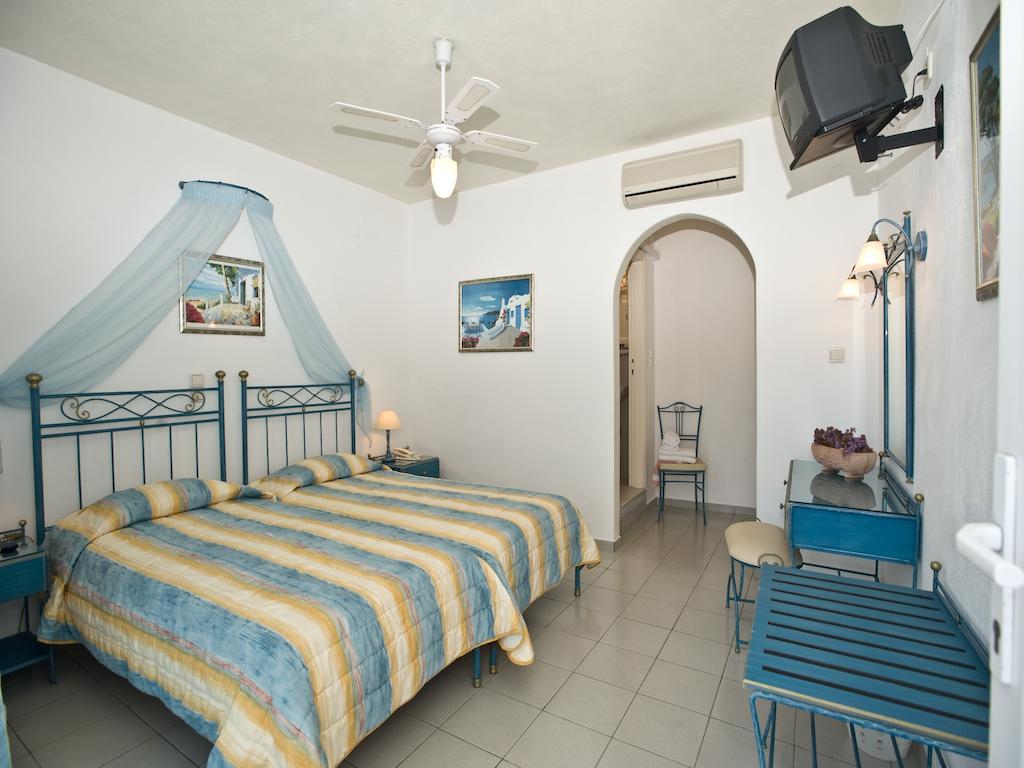 Vana Holidays Ornos  Rum bild